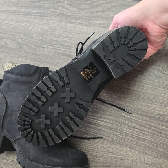 Heeled Boot - Picture 3 of 3